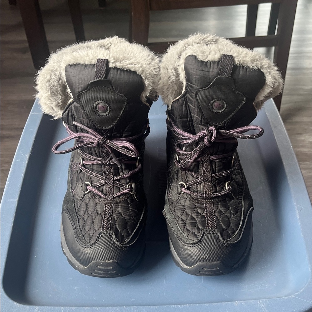 Black Quilted Winter hiking Boots with Fur Trim